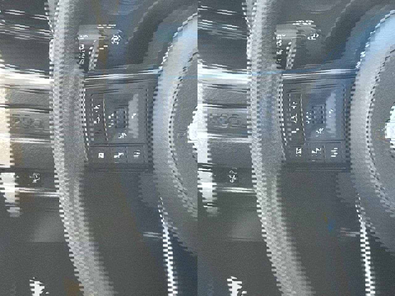 Used 2023 Nissan Rogue S image 19