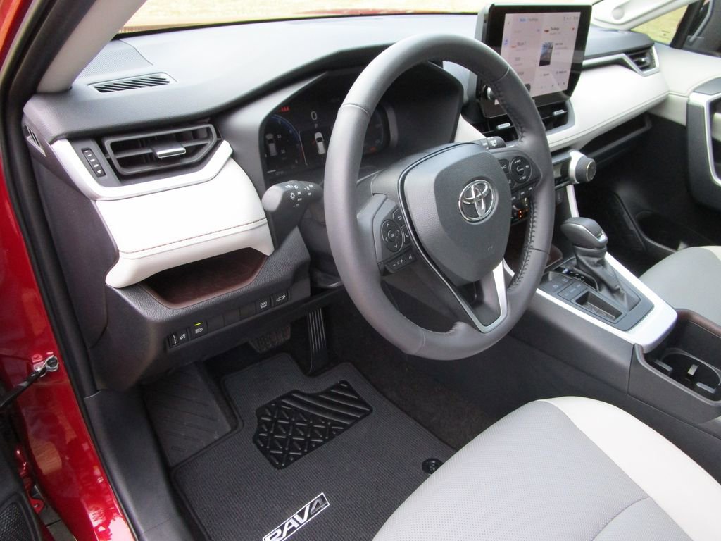 Used 2025 Toyota RAV4 Limited image 21