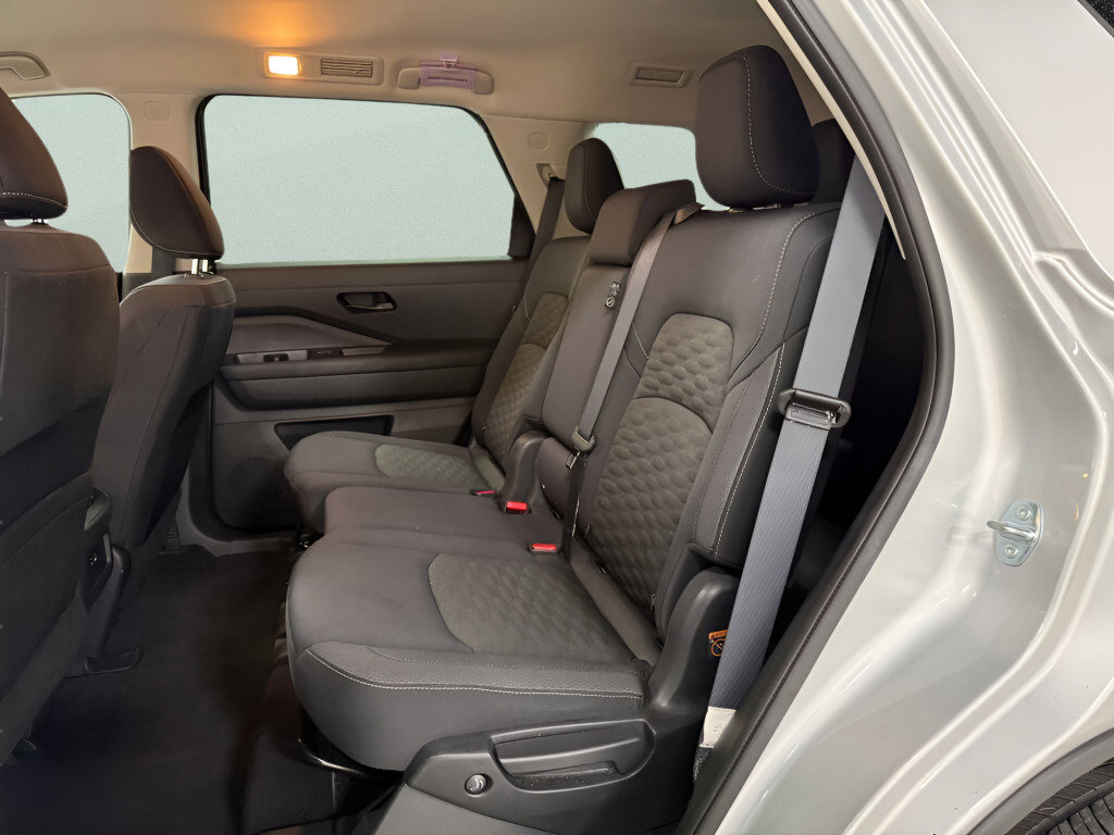 Used 2024 Nissan Pathfinder SV image 18