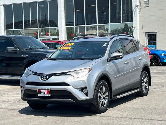 Used 2017 Toyota RAV4 XLE AWD/4WD image 5