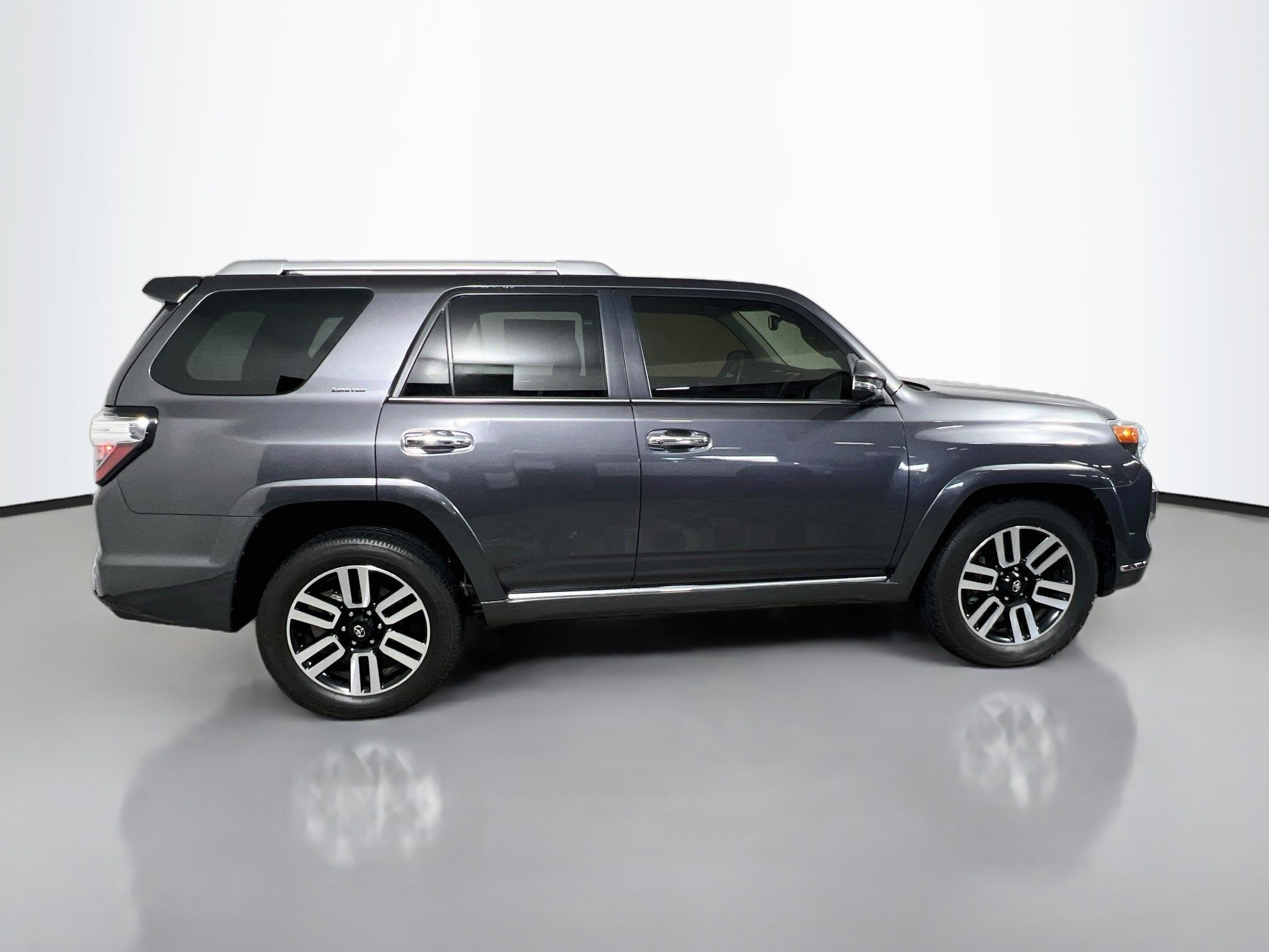Used 2022 Toyota 4Runner Limited RWD image 3