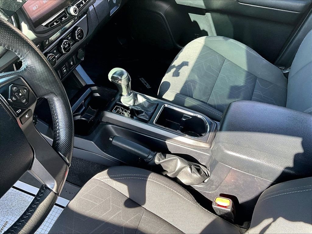 Used 2017 Toyota Tacoma TRD Sport w/ Premium & Technology Package image 12