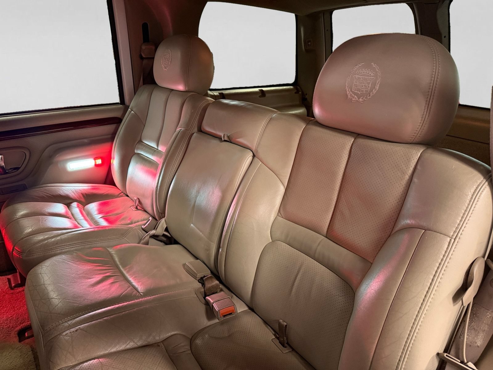 Used 2000 Cadillac Escalade 4WD image 22