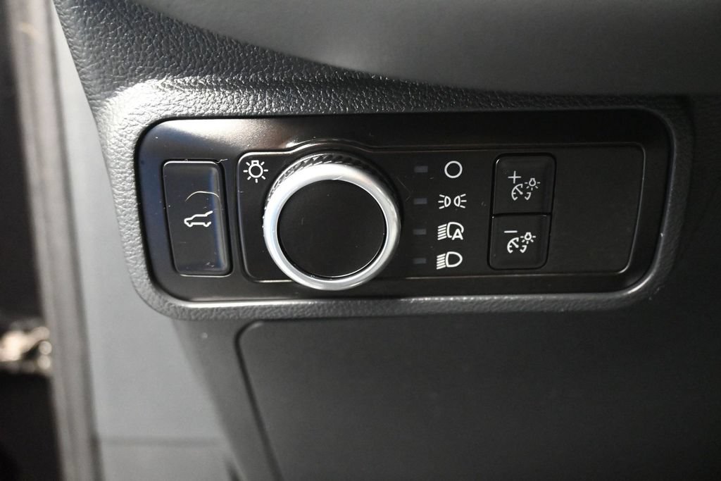 Used 2025 Ford Explorer Active AWD/4WD image 11
