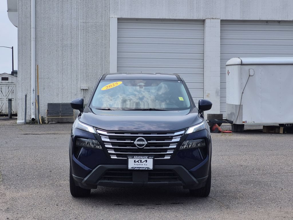 Used 2025 Nissan Rogue SV AWD/4WD image 3