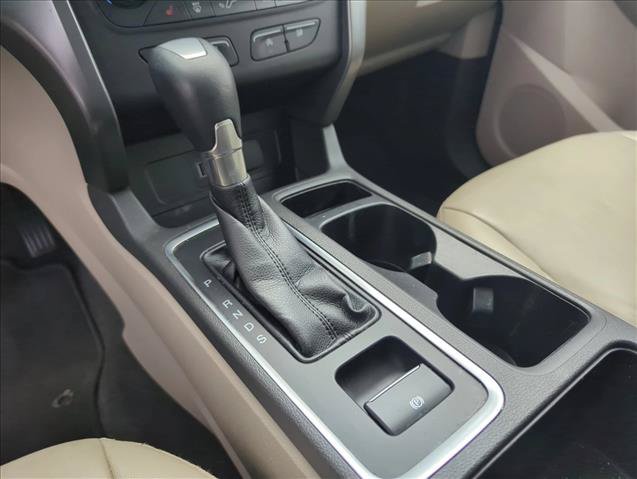Used 2017 Ford Escape SE w/ SE Leather Comfort Package FWD image 17