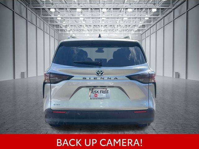 Certified 2025 Toyota Sienna XLE FWD image 9
