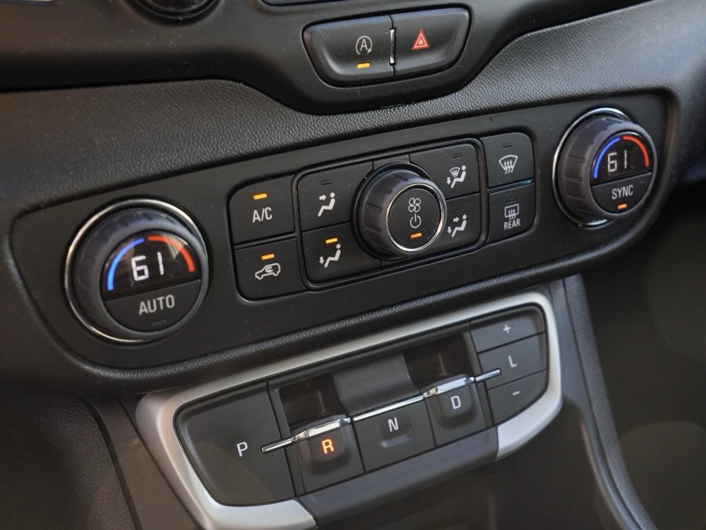 Used 2024 GMC Terrain SLT image 15