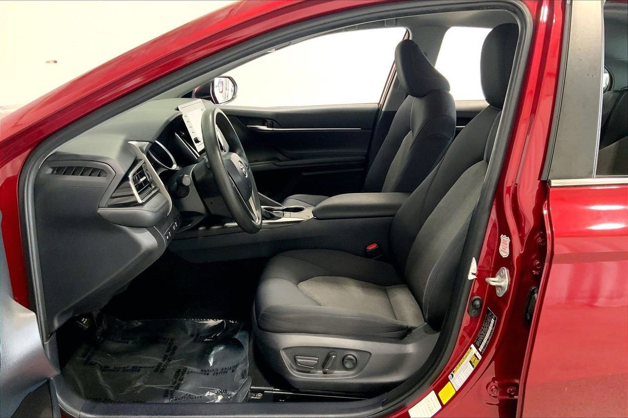 Used 2022 Toyota Camry LE FWD image 18