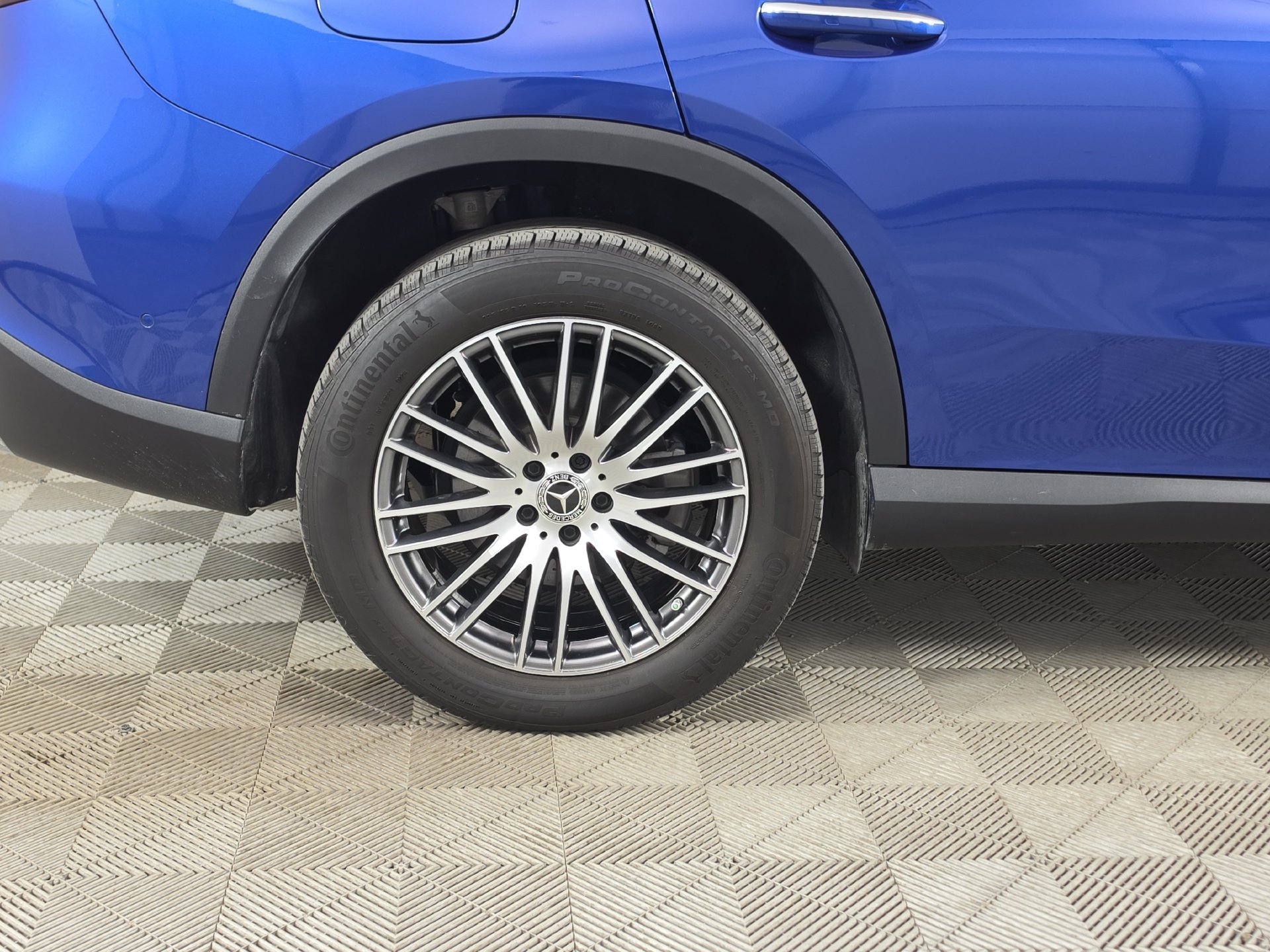 Used 2025 Mercedes-Benz GLC 300 image 9