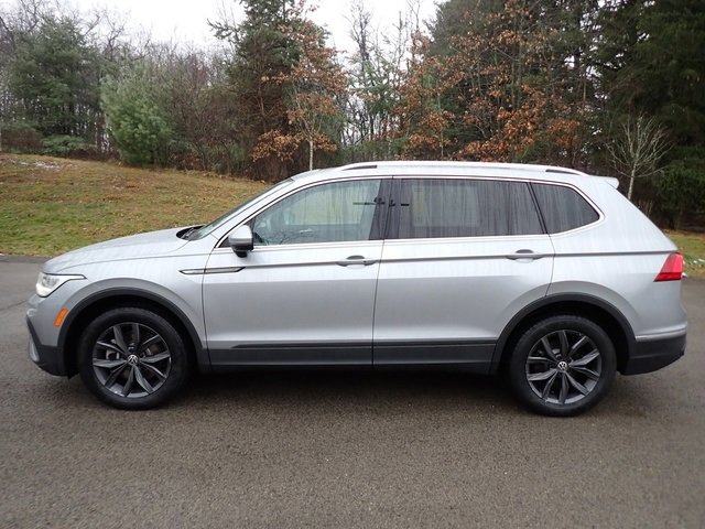 Used 2022 Volkswagen Tiguan SE image 2