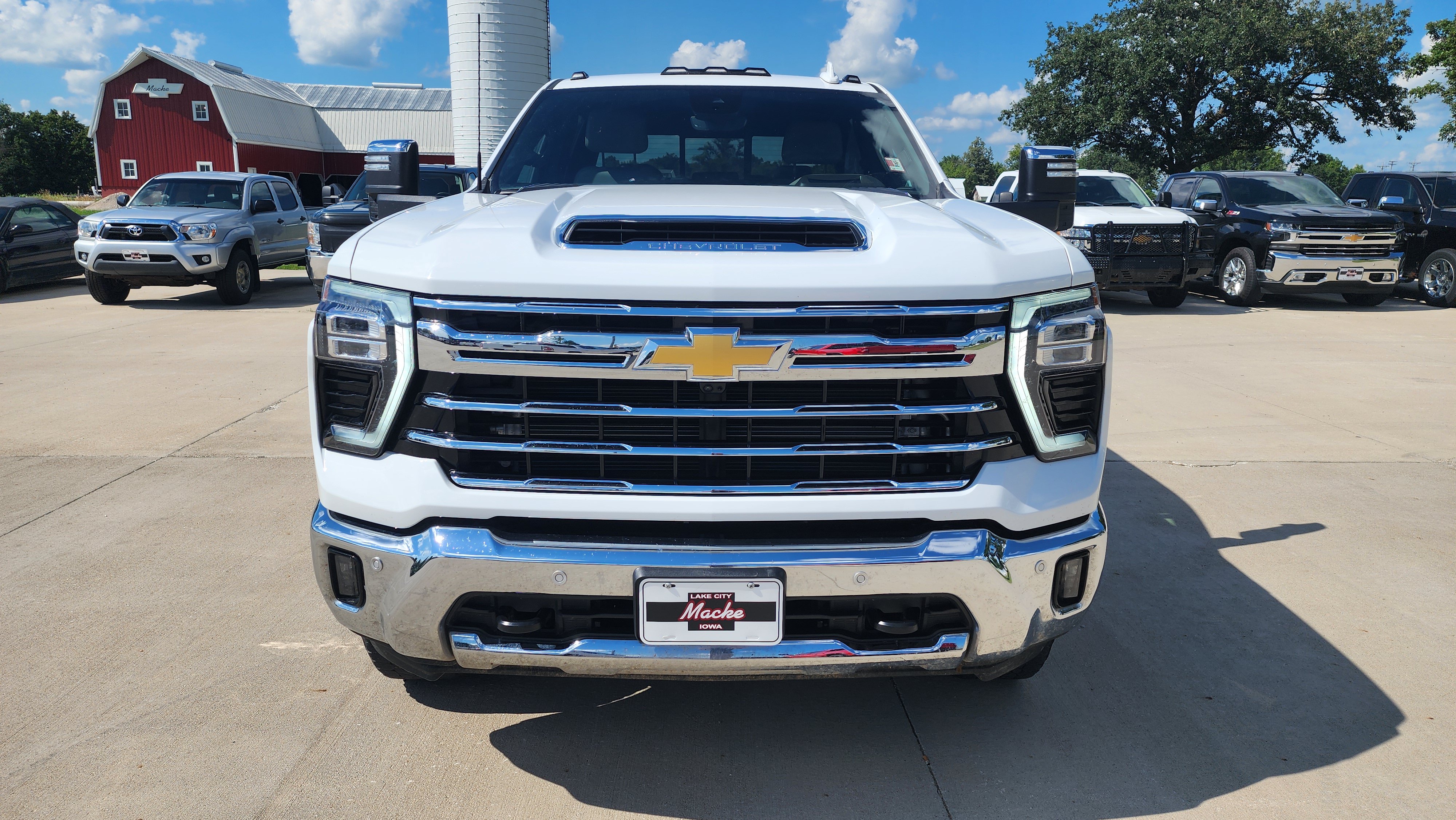 Used 2026 Chevrolet Silverado 3500 LTZ w/ LTZ Plus Package AWD/4WD image 2