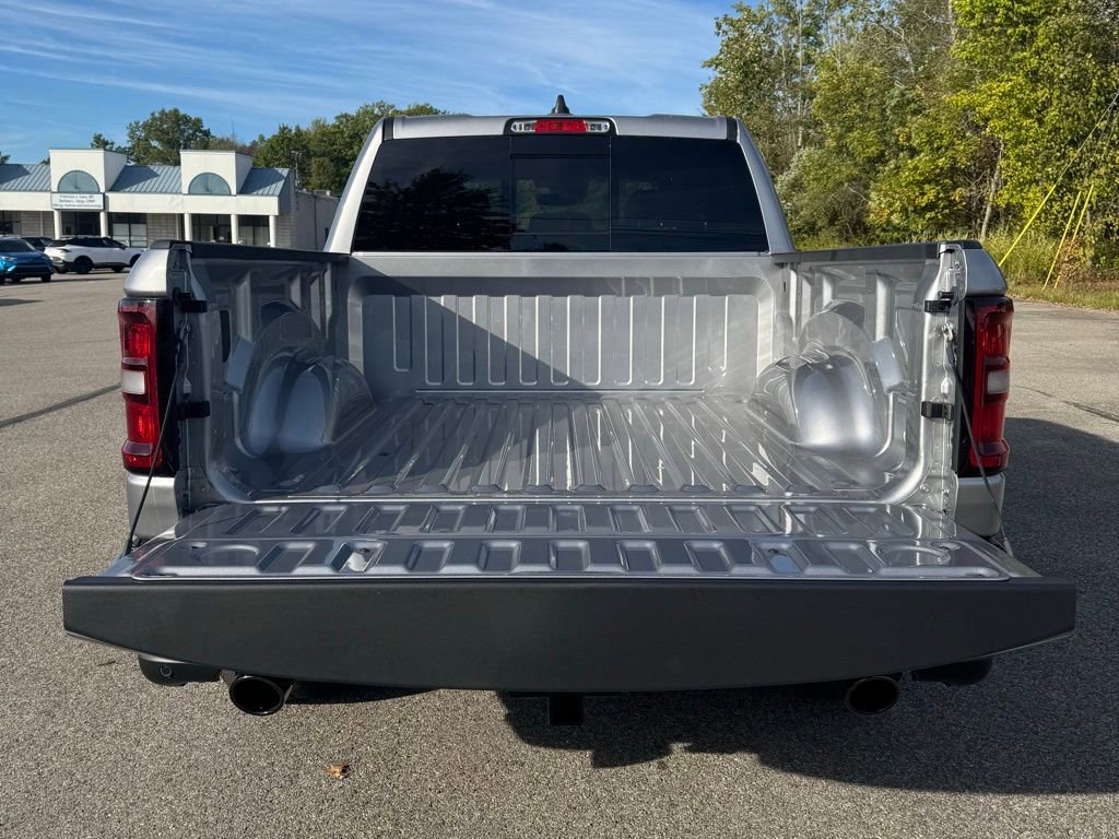 New 2026 RAM 1500 4x4 Crew Cab image 7