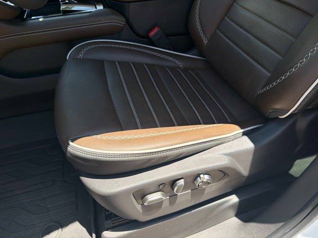 Used 2025 GMC Yukon Denali Ultimate AWD/4WD image 21