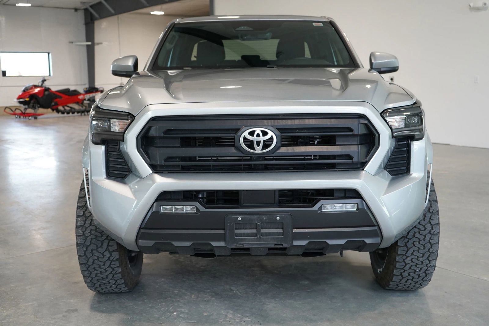 Used 2024 Toyota Tacoma SR5 AWD/4WD image 8