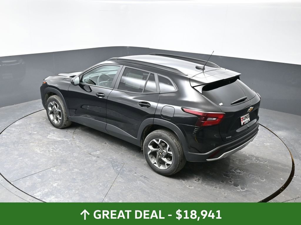 Used 2025 Chevrolet Trax LT image 47