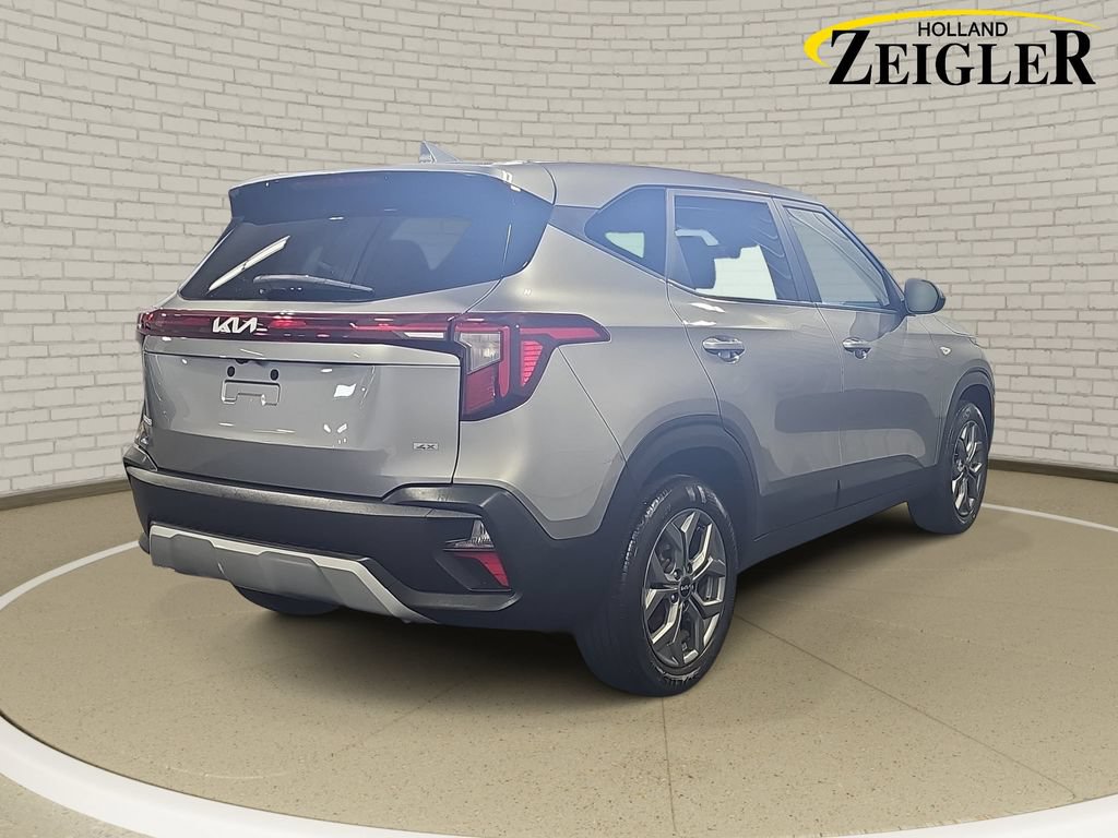 Used 2024 Kia Seltos LX AWD/4WD image 5