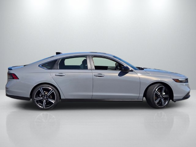 Used 2025 Honda Accord Sport image 3