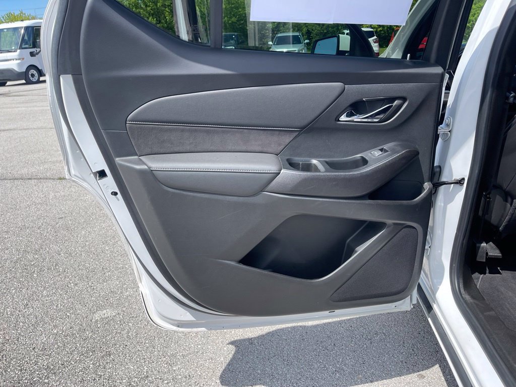 Used 2023 Chevrolet Traverse High Country FWD image 16