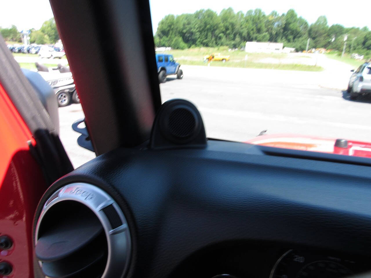 Used 2012 Jeep Wrangler Unlimited Sahara w/ Connectivity Group AWD/4WD image 25