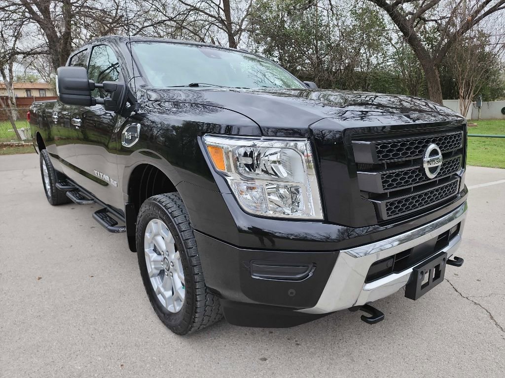 Used 2021 Nissan Titan SV w/ SV Convenience Package image 1
