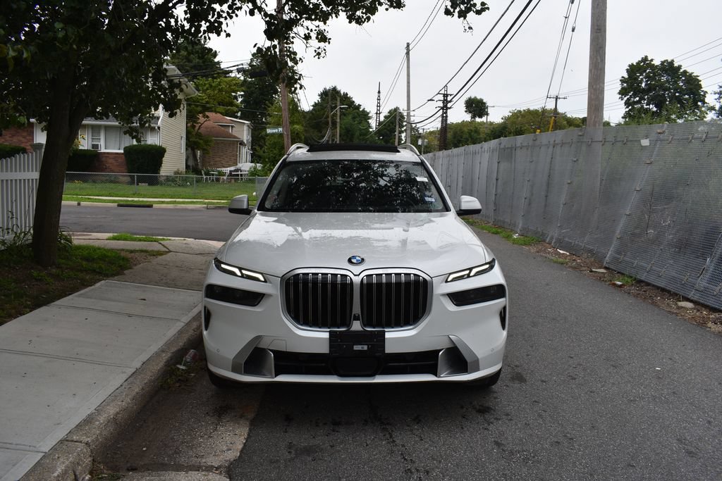 Used 2026 BMW X7 xDrive40i AWD/4WD image 3