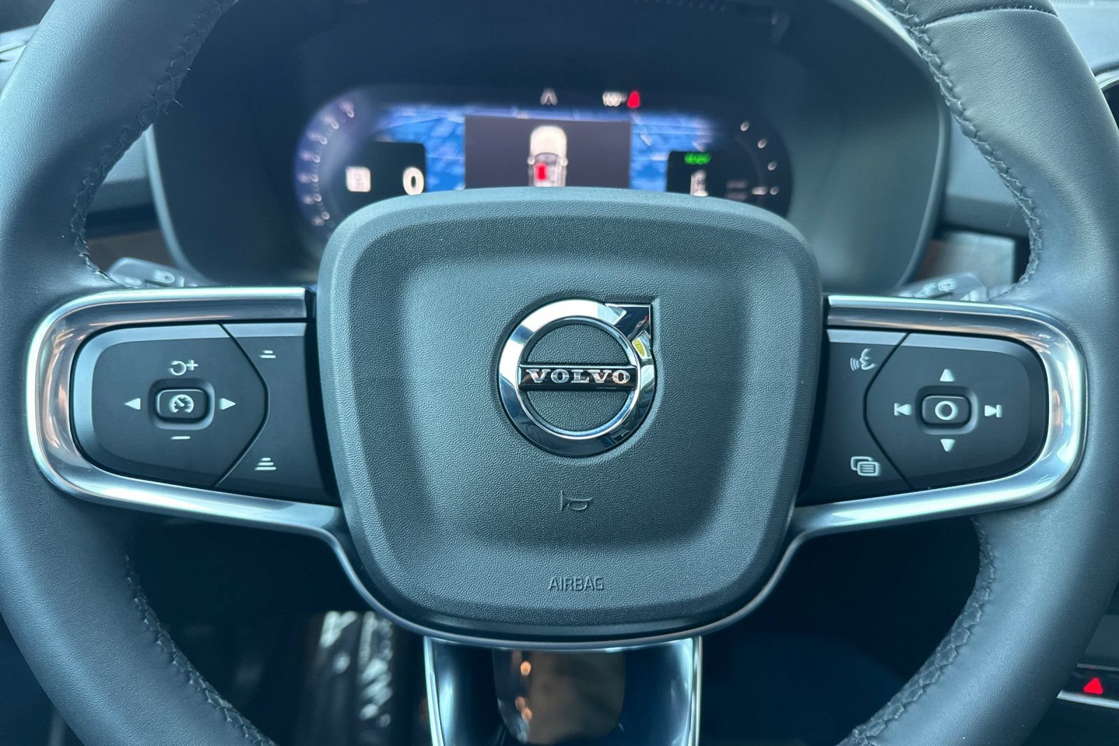 Used 2023 Volvo XC40 Recharge Ultimate w/ Protection Package Premier AWD/4WD image 26