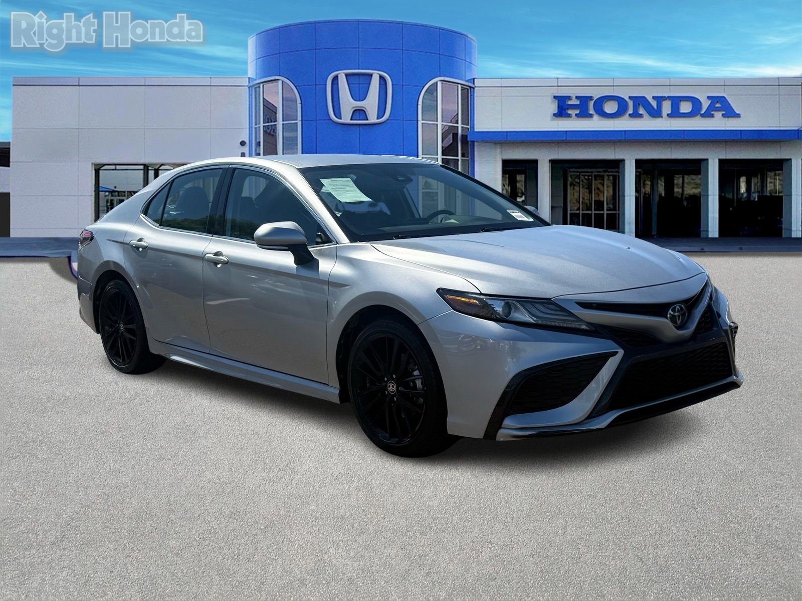 Used 2023 Toyota Camry XSE image 10