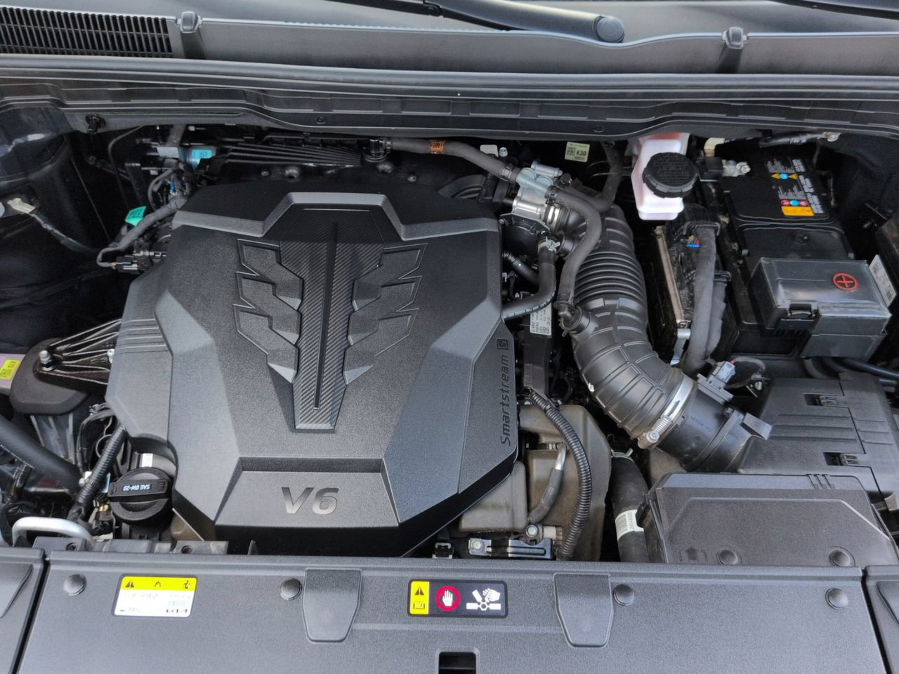 Used 2025 Kia Carnival FWD image 15