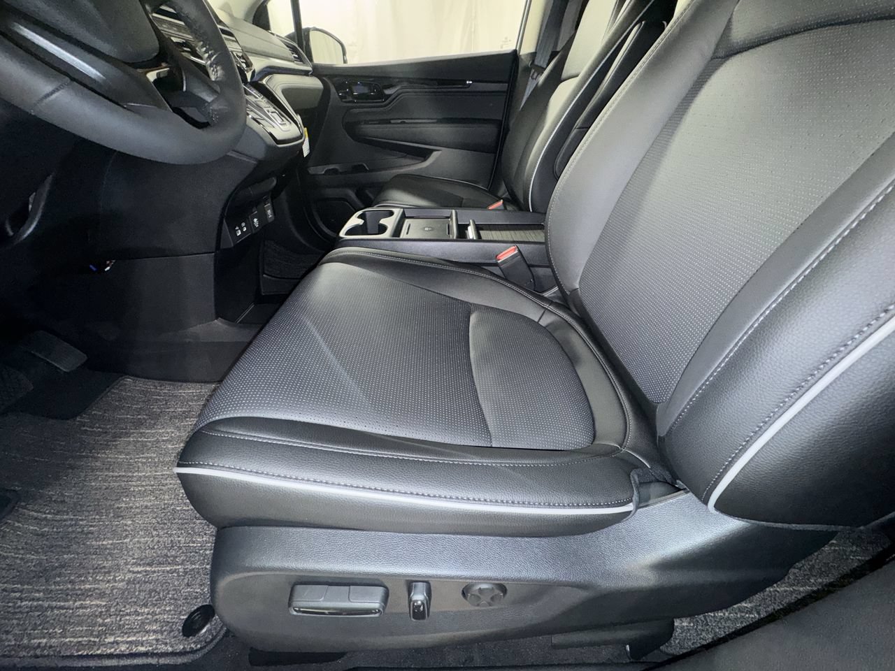 New 2027 Honda Odyssey Elite image 5