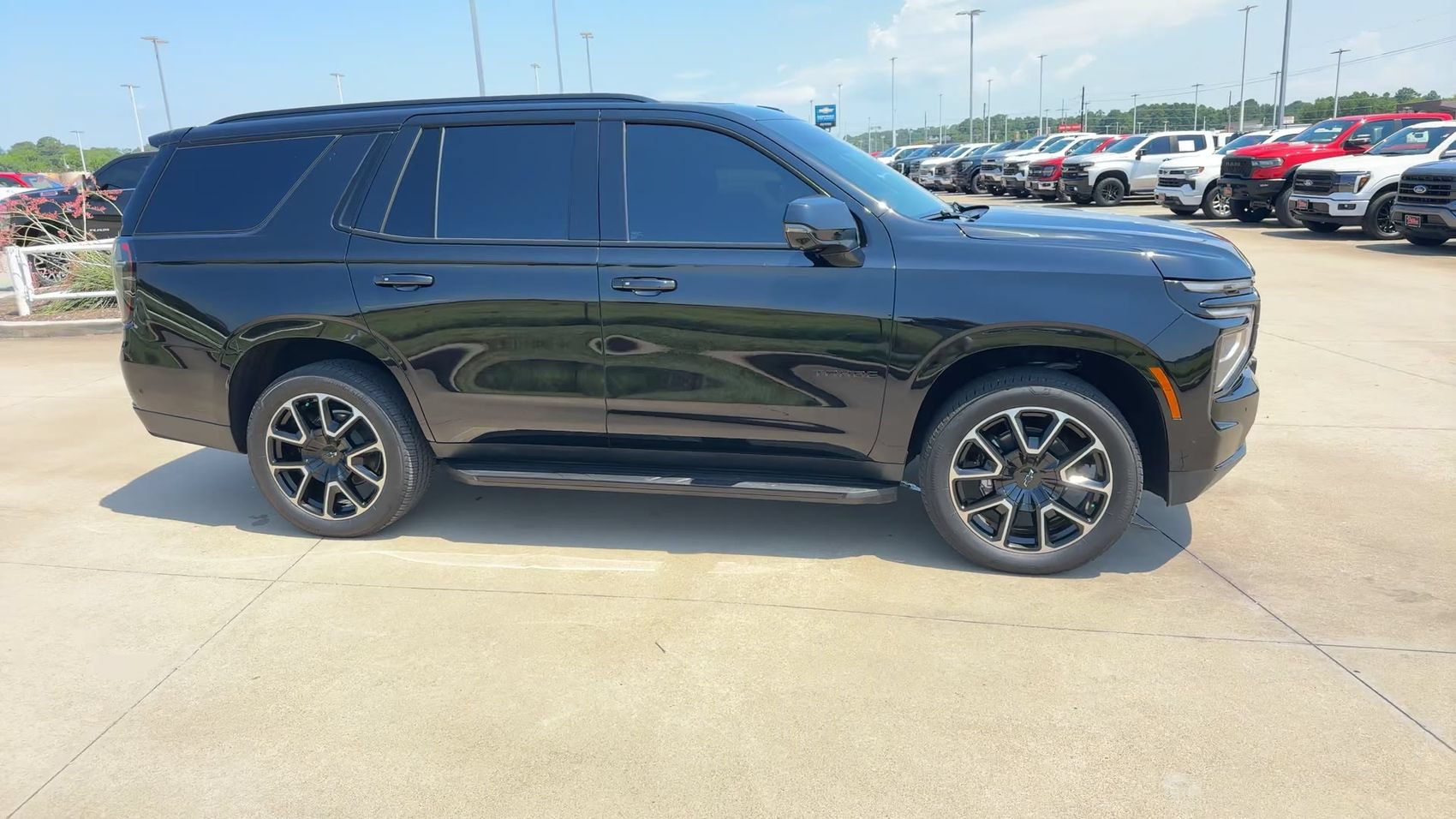 Used 2026 Chevrolet Tahoe RST AWD/4WD image 2