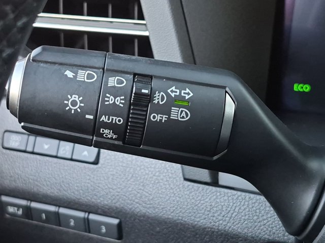 Used 2024 Lexus GX 550 w/ Accessory Package (31) AWD/4WD image 13