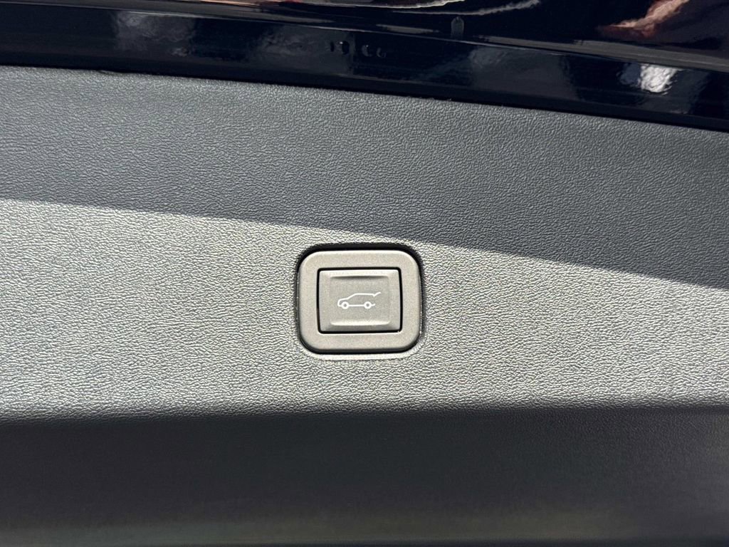 New 2026 Cadillac Optiq Luxury 2 image 12