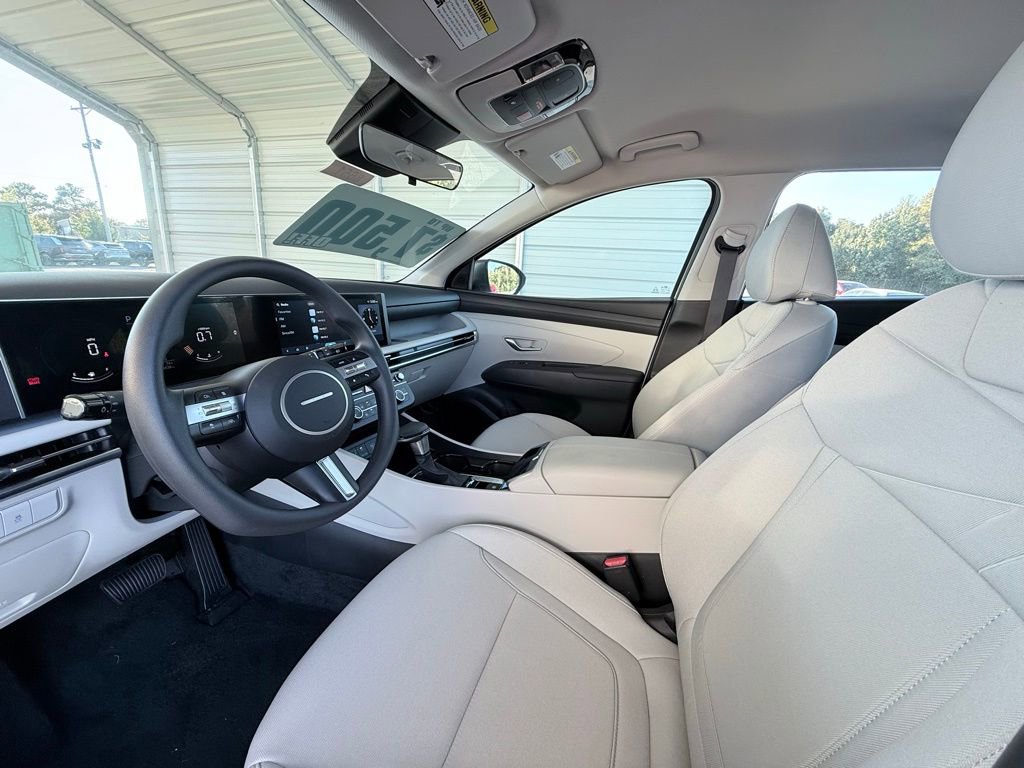 Used 2025 Hyundai Tucson SE image 10
