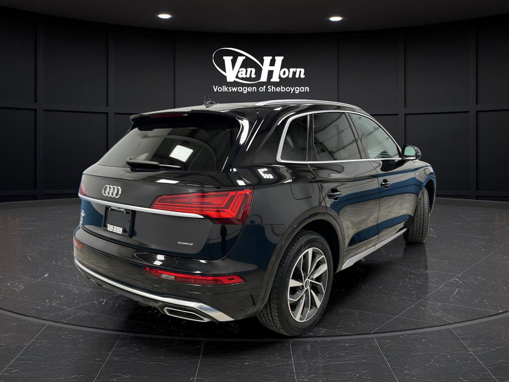 Used 2023 Audi Q5 2.0T Premium w/ Convenience Package image 3