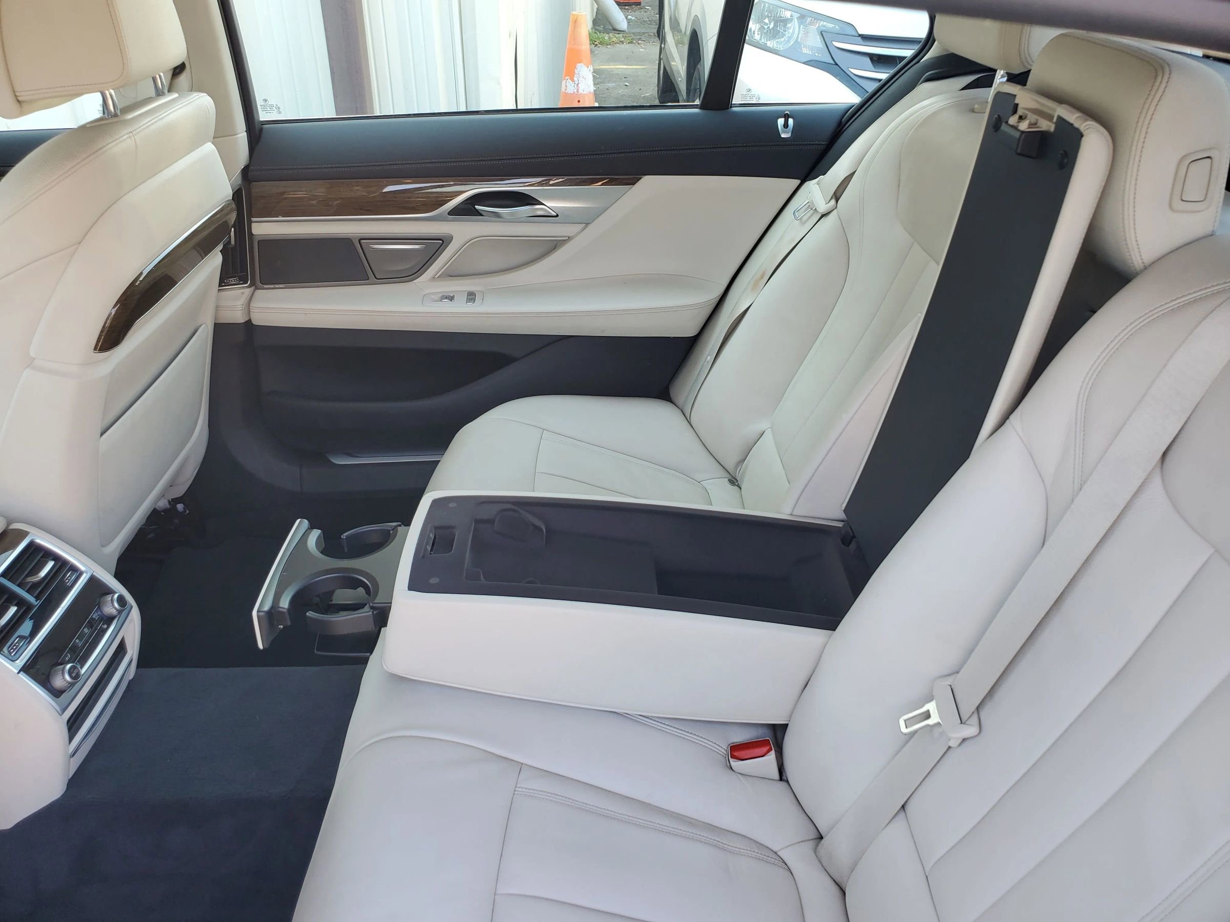 Used 2018 BMW 750i xDrive image 39