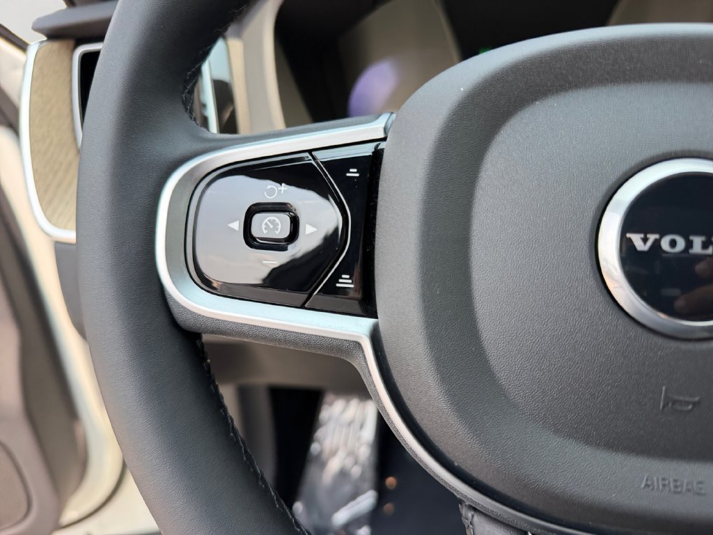 Certified 2026 Volvo XC60 B5 Core w/ Climate Package AWD/4WD image 20