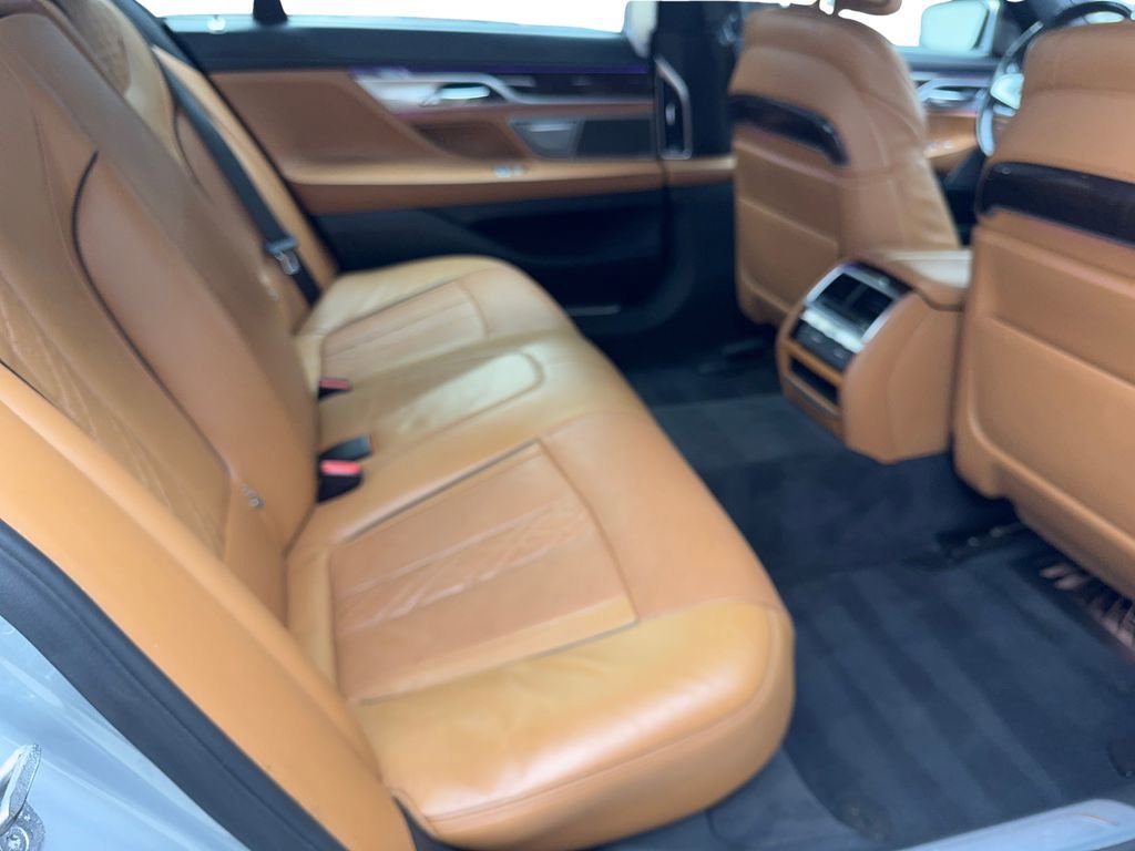 Used 2017 BMW 750i xDrive image 40