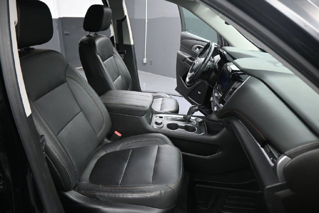 Used 2020 Chevrolet Traverse LT w/ LT Premium Package AWD/4WD image 14