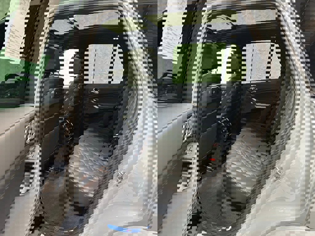 Used 2026 BMW X5 xDrive50e image 41