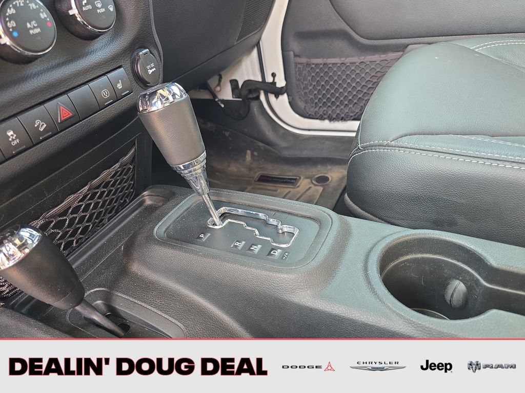 Used 2015 Jeep Wrangler Unlimited Rubicon AWD/4WD image 24