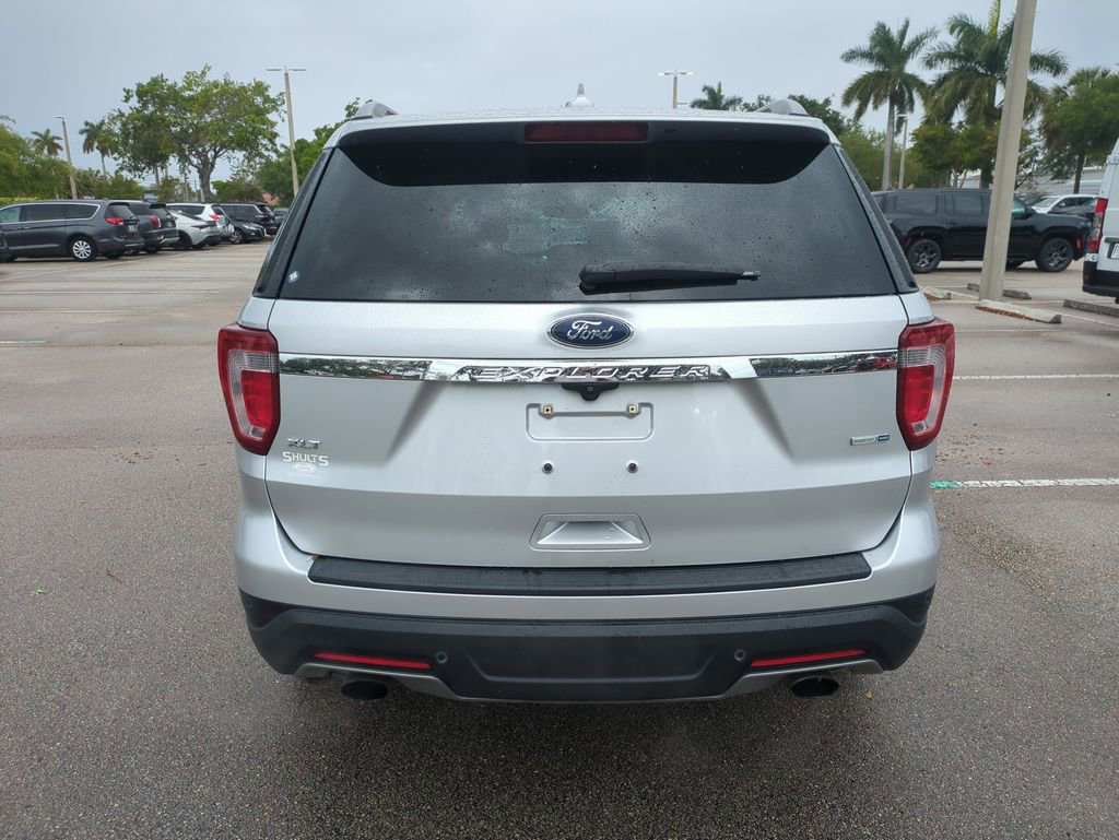Used 2019 Ford Explorer XLT w/ Equipment Group 202A image 7