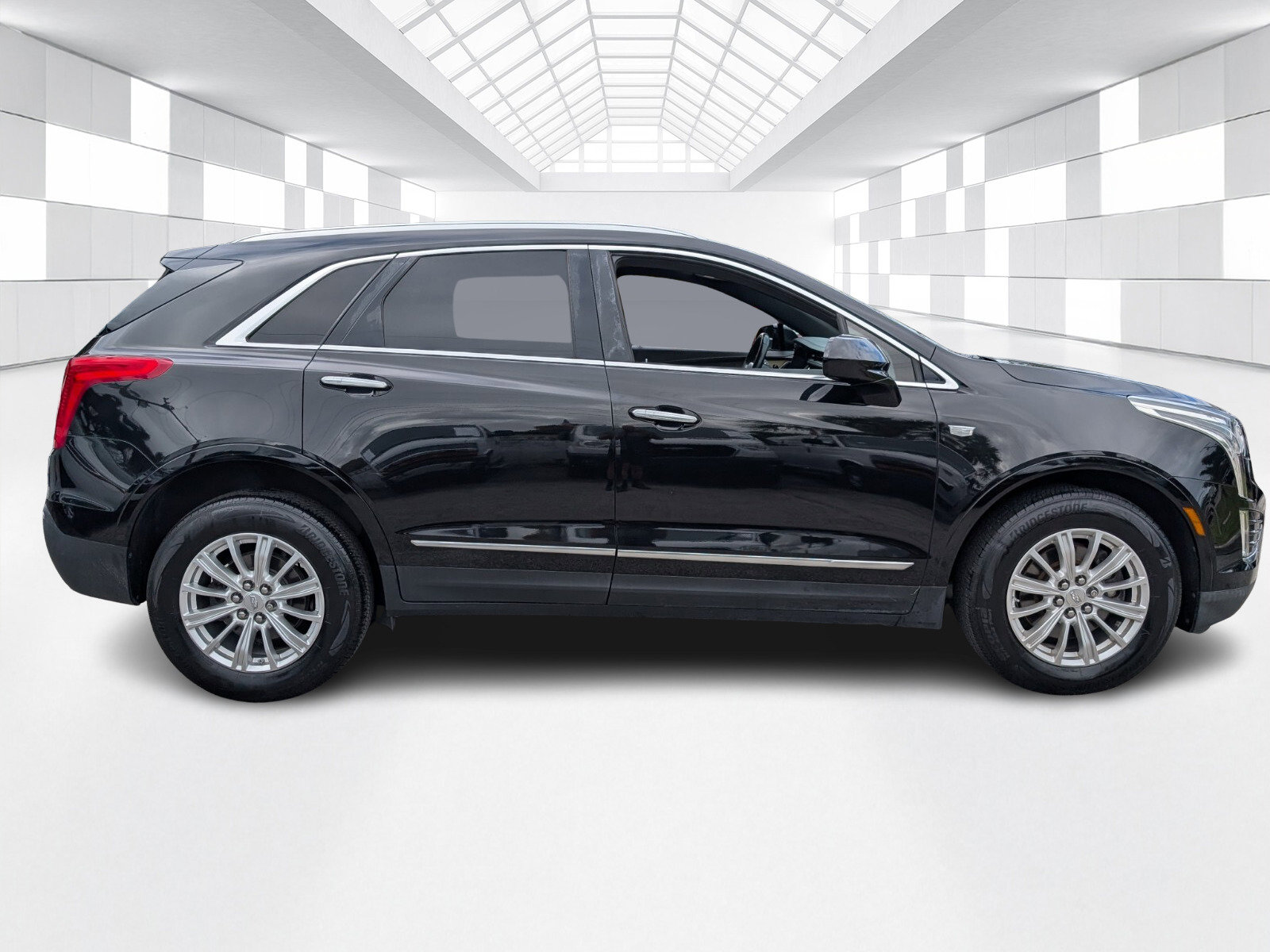 Used 2018 Cadillac XT5 FWD w/ LPO, Wheel Lock Package image 8
