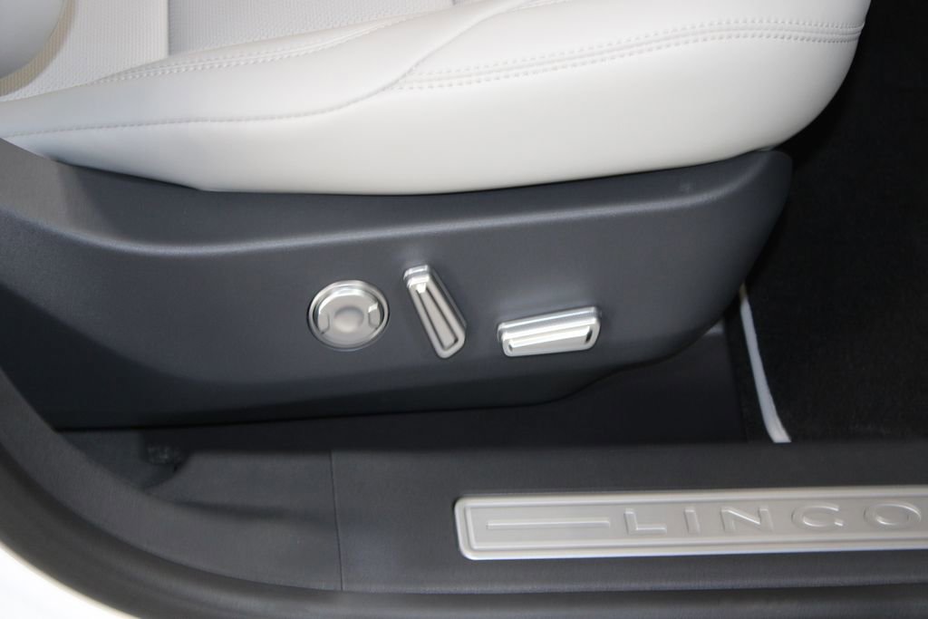 New 2026 Lincoln Nautilus Premier image 26