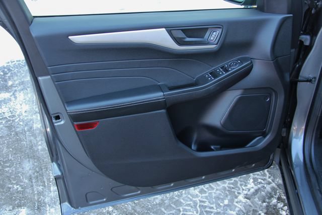 Used 2022 Ford Escape SE w/ Cold Weather Package AWD/4WD image 16