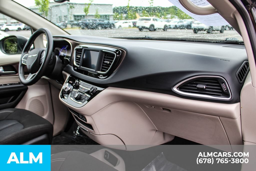 Used 2023 Chrysler Voyager LX FWD image 20