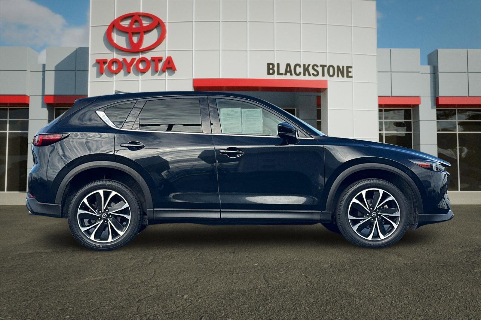 Used 2022 MAZDA CX-5 AWD 2.5 S w/ Premium Package image 2