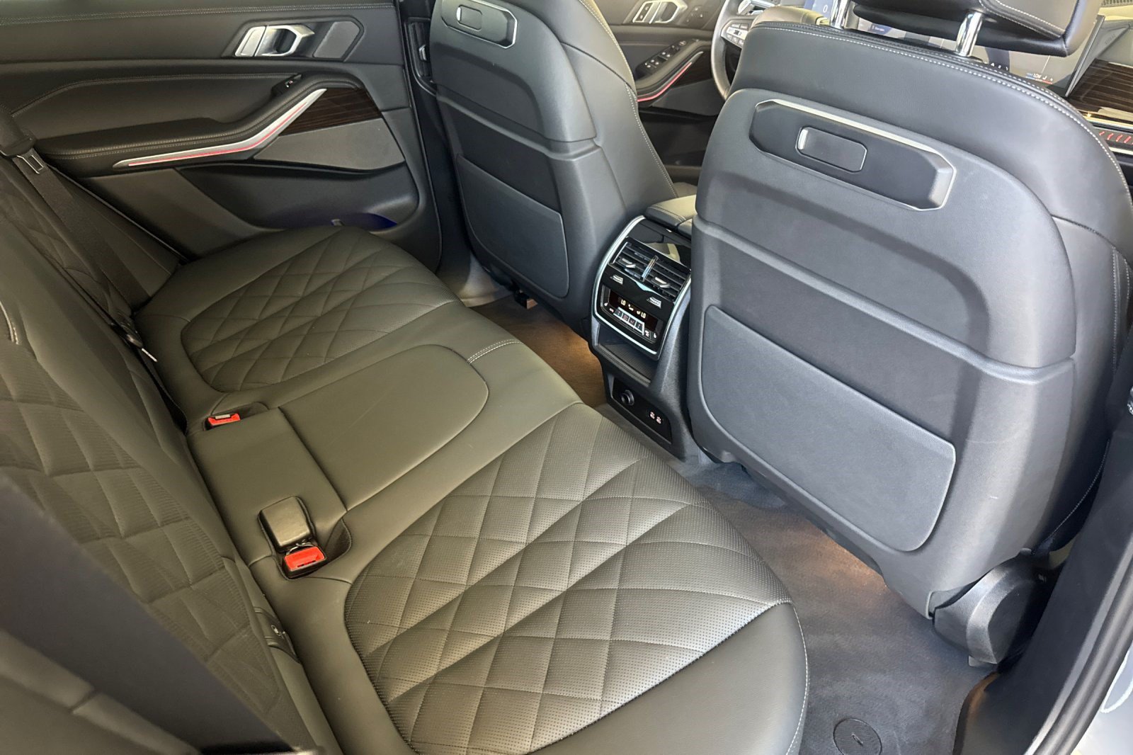 Used 2026 BMW X5 xDrive50e w/ Climate Comfort Package AWD/4WD image 34
