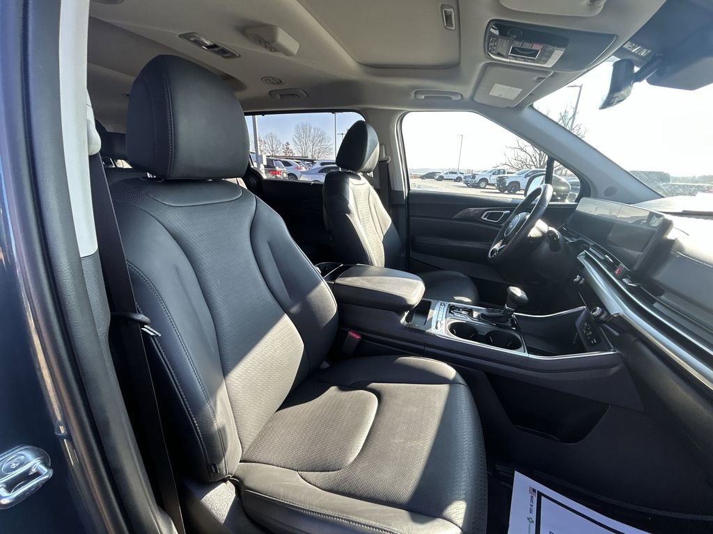 Certified 2025 Kia Carnival SX Prestige image 32