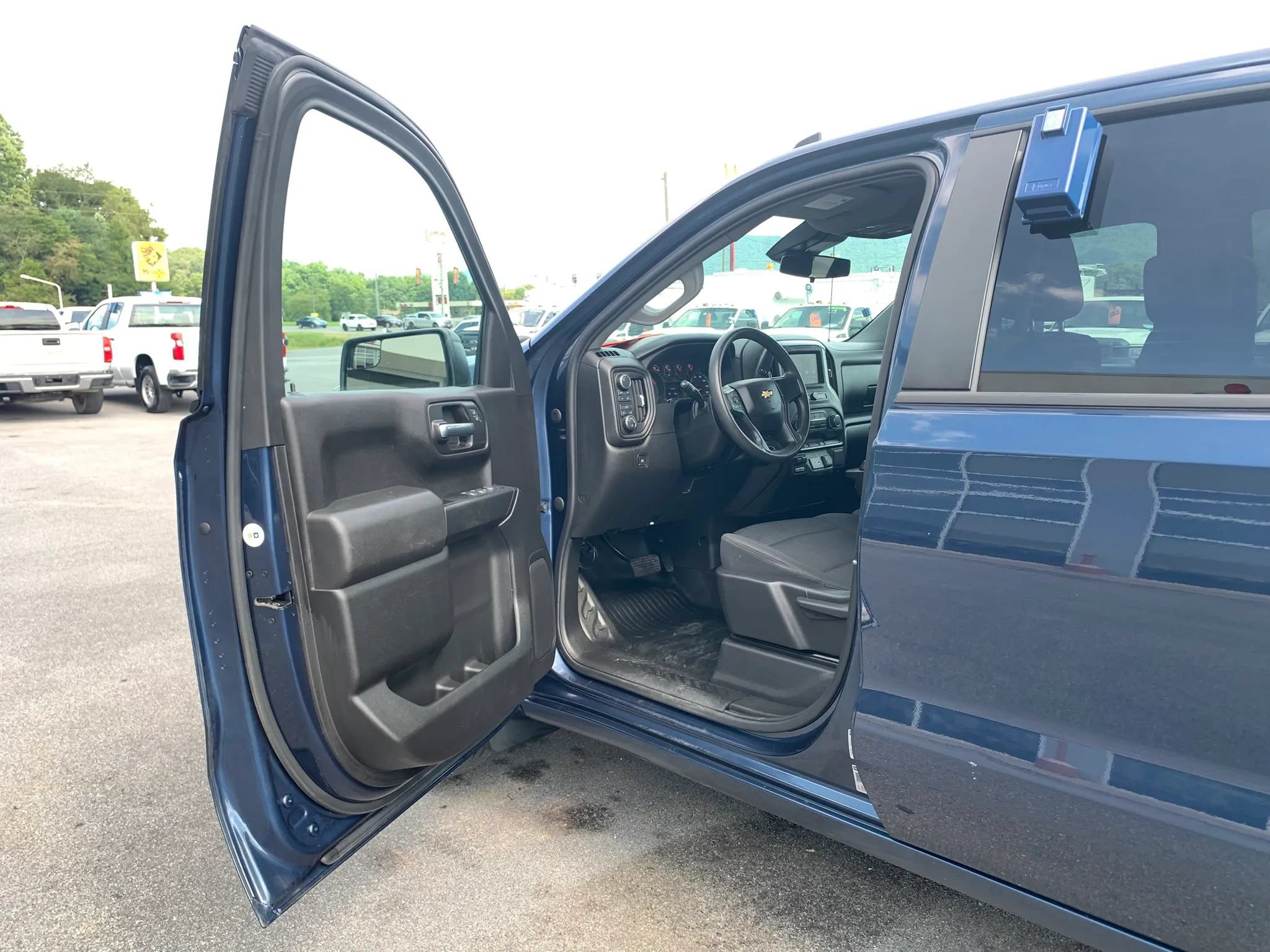 Used 2023 Chevrolet Silverado 1500 W/T w/ Trailering Package AWD/4WD image 7